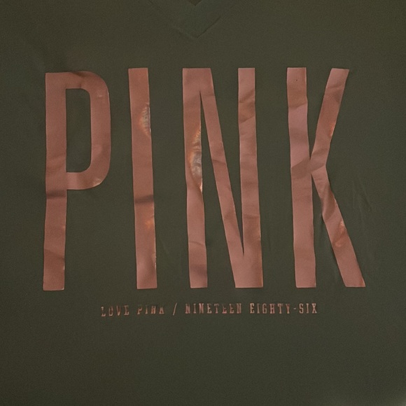 VS Pink Size Small V Neck T Shirt - Picture 3 of 5